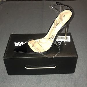 Coming through heeled sandal- black